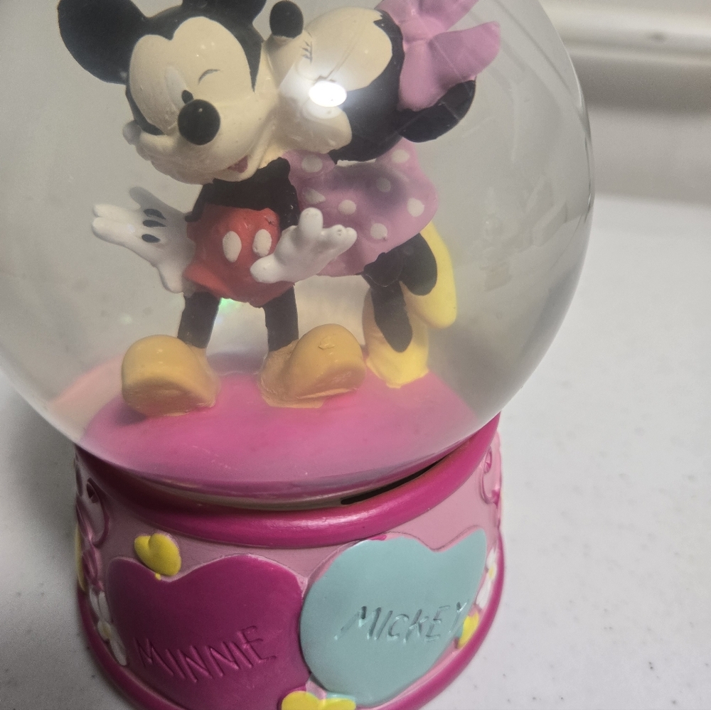 DISNEY Mickey & Minnie Mouse  Musical Snow Globe Valentines Good Working Cond.